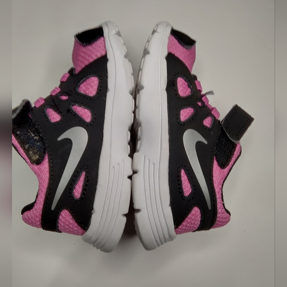 Nike Revolution 2 Toddler Girls Pink & Black Sneakers – Size 5C